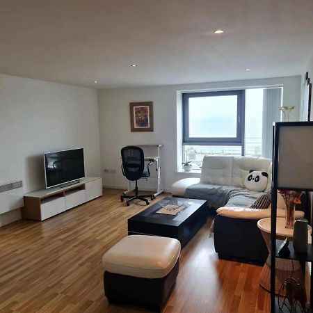 Stunning Waterfront Western Harbour Apartment เอดินบะระ ภายนอก รูปภาพ