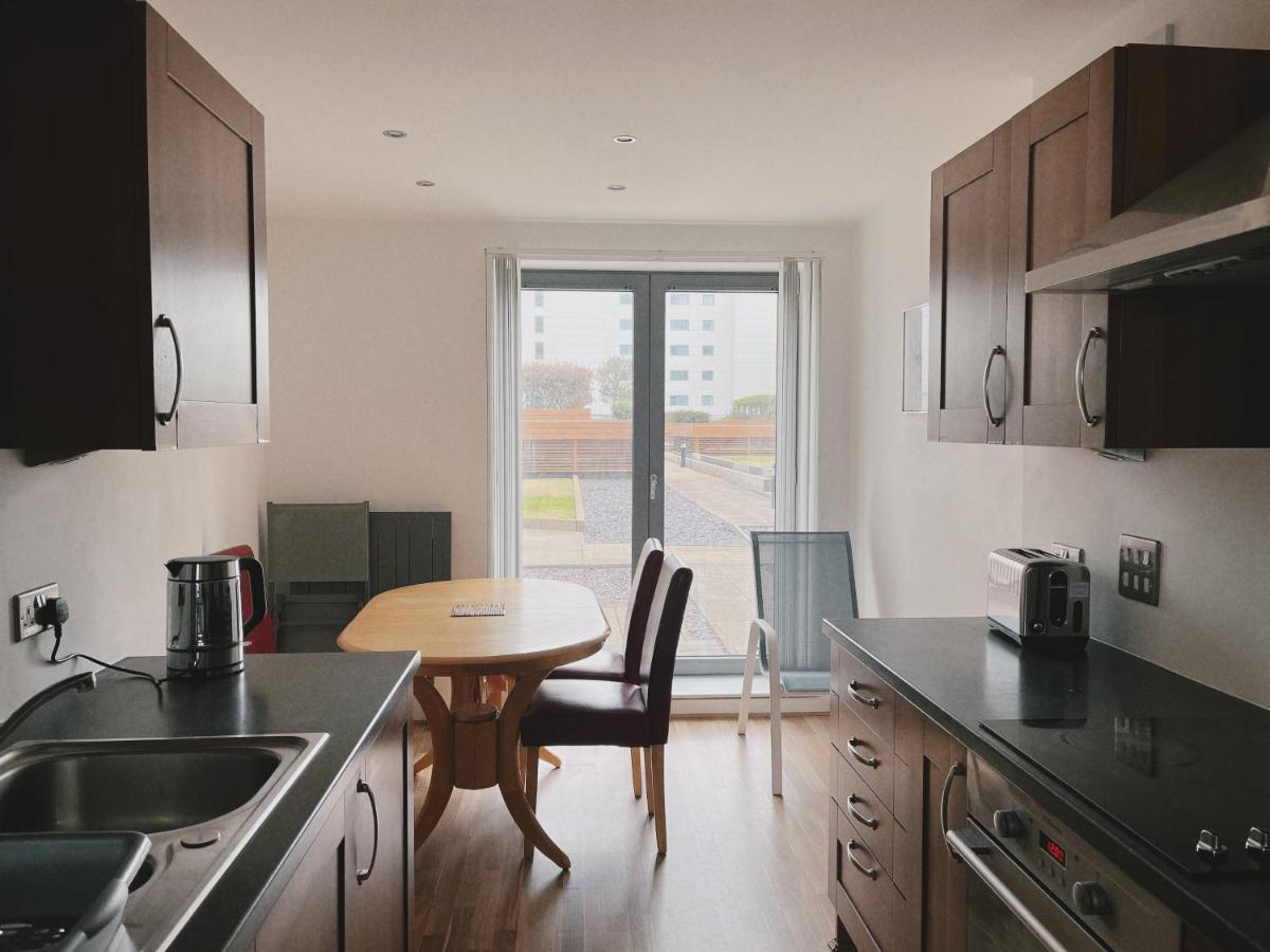Stunning Waterfront Western Harbour Apartment เอดินบะระ ภายนอก รูปภาพ