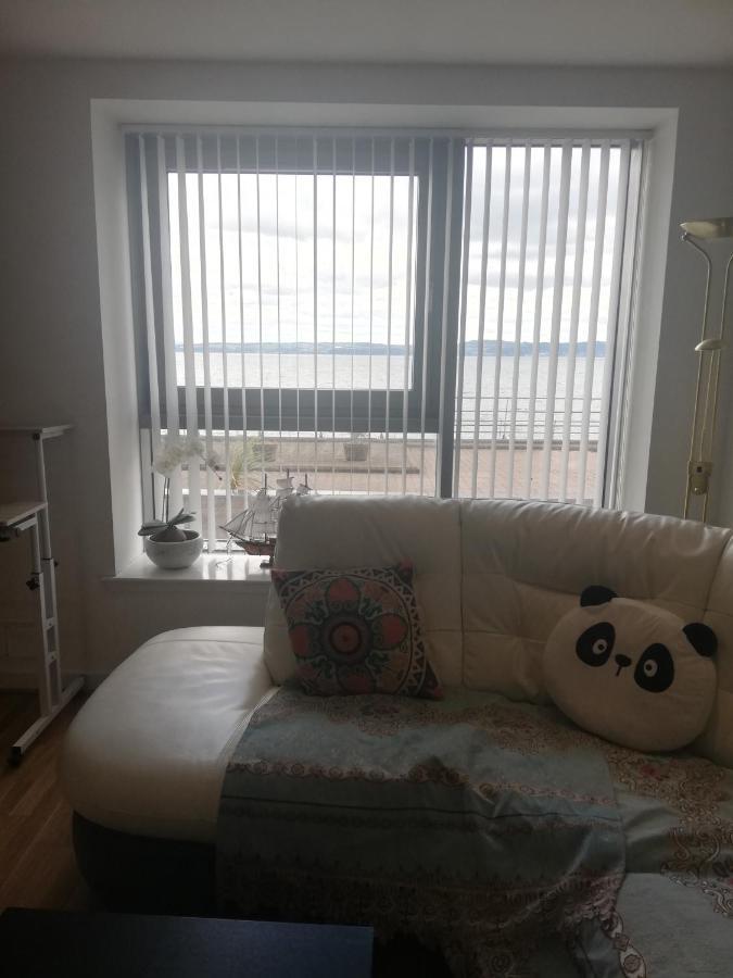 Stunning Waterfront Western Harbour Apartment เอดินบะระ ภายนอก รูปภาพ