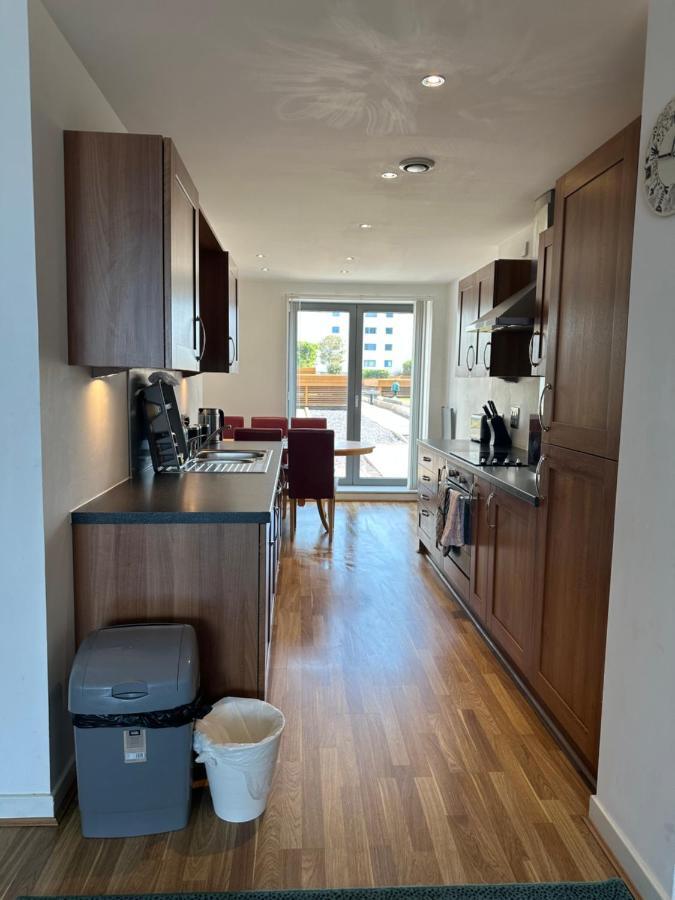 Stunning Waterfront Western Harbour Apartment เอดินบะระ ภายนอก รูปภาพ