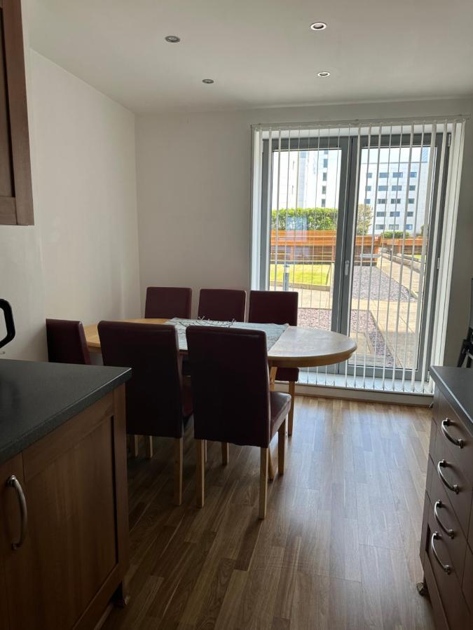 Stunning Waterfront Western Harbour Apartment เอดินบะระ ภายนอก รูปภาพ