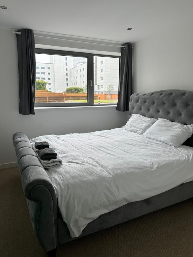 Stunning Waterfront Western Harbour Apartment เอดินบะระ ภายนอก รูปภาพ